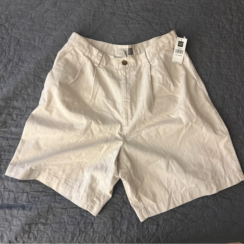 Vintage GAP NWT Women's Tan Pleated Shorts